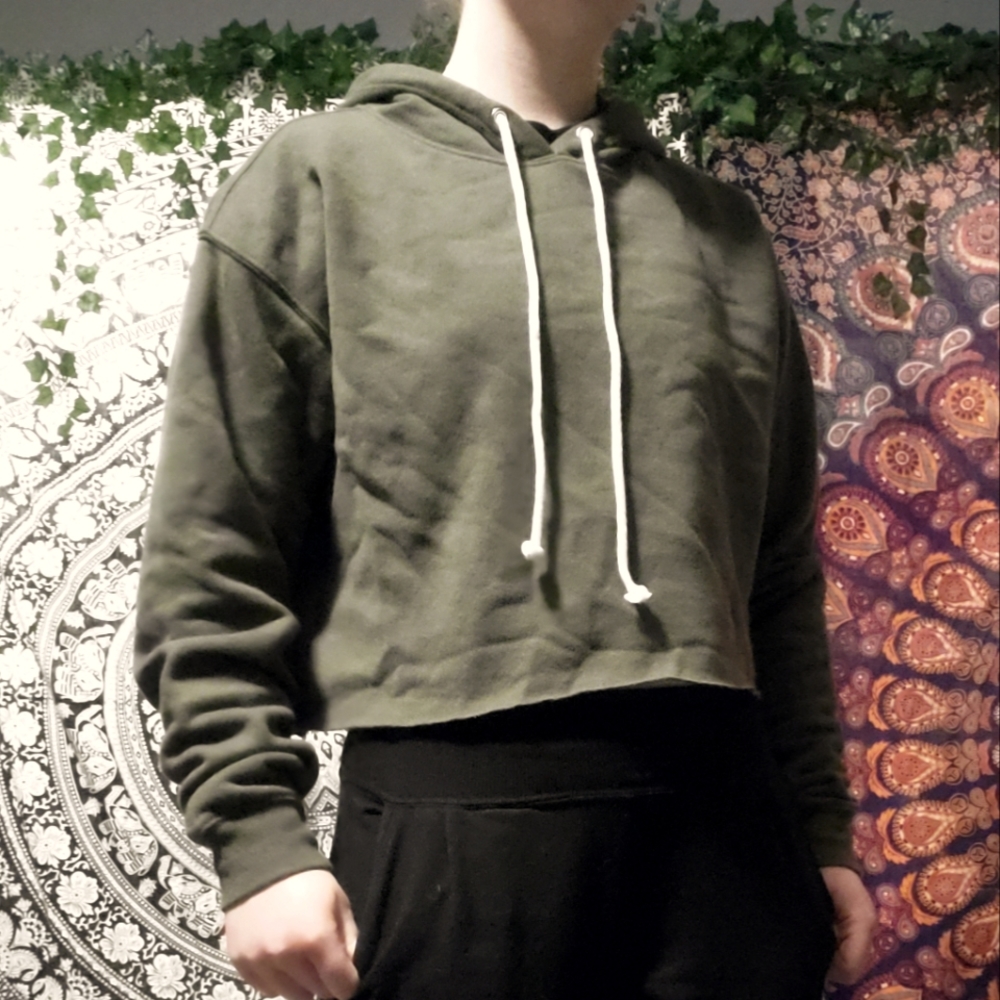 Army green cropped sweatshirt